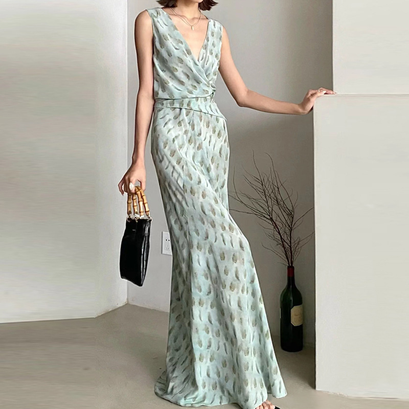 Light Luxury Niche. Silk Printed Dress Women's Summer High-end V-neck Slim-fit Silk Wrap Sleeveless Long Dress Light Luxury Niche. Silk Printed Dress Women's Summer High-end V-neck Slim-fit Silk Wrap Sleeveless Long Dress