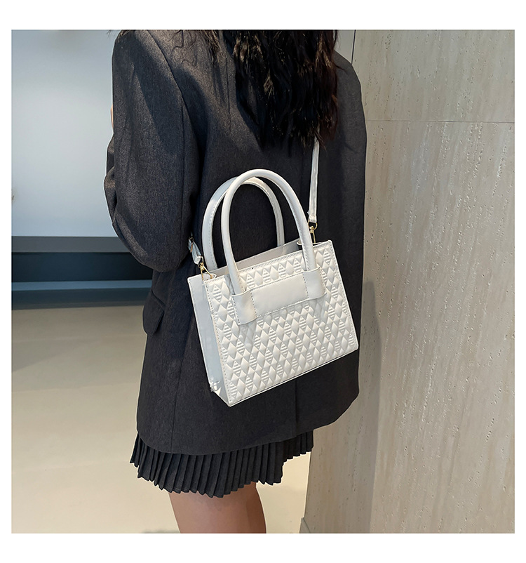 Leisure for women 2024 new item, niche simple diamond grid handbag, fashionable and popular single shoulder crossbody_voghion.com