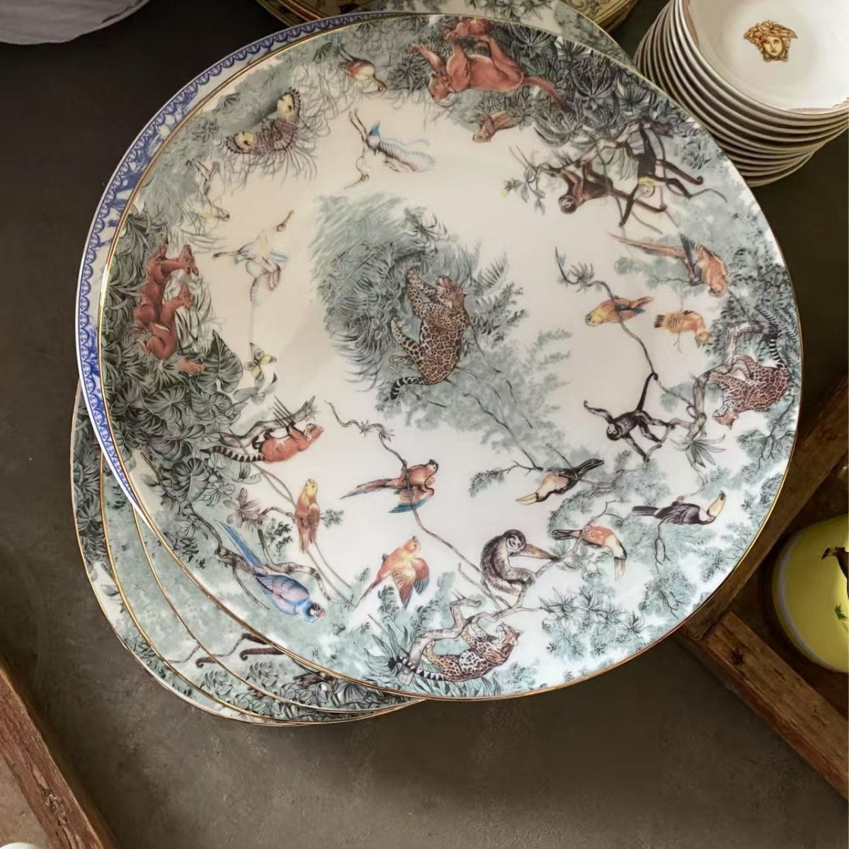 Lujo ligero de estilo europeo, porcelana de hueso de la selva ecuatorial, taza de café, platillo, taza de té de la tarde, juego de caja de regalo, regalo de boda de cumpleaños