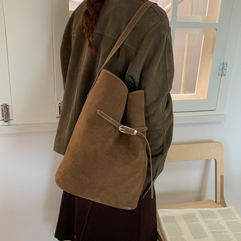 Casual Retro Suede Bag For Women 2025 New Arrival Commuter Versatile Shoulder Underarm Bag Simple Tote Bucket Bag - Thumbnail 4