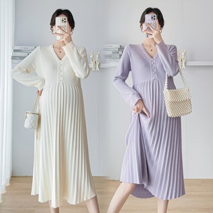 Real shot pregnant women's knitted dress women's autumn and winter New Fashion V-neck pleated mid-length over-the-knee pearl buckle sweater