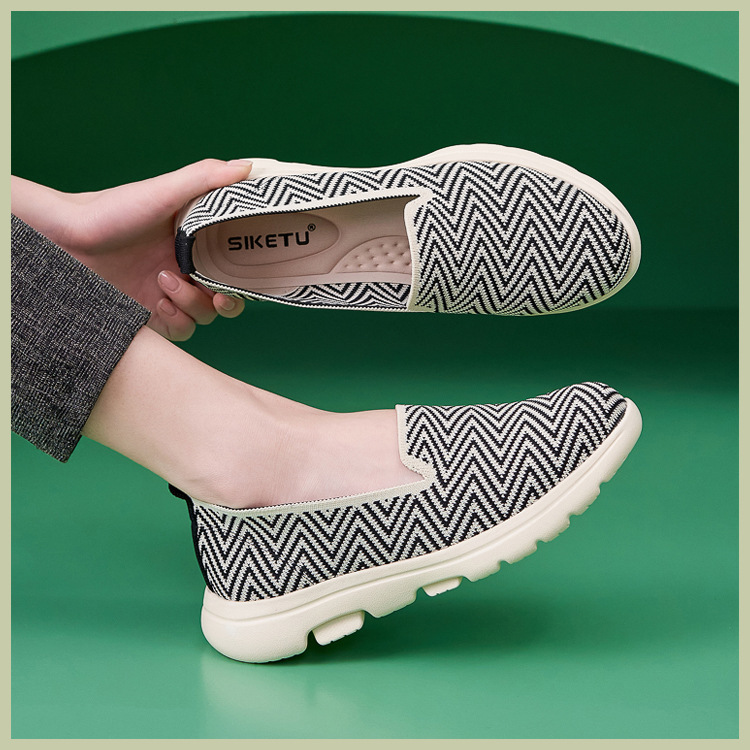 B888-42025 Herbst Winter Neue Licht Kissen Anti-Slip Runde Kappe Mittleren Alters Und Ältere Komfortable Atmungsaktive Flache Schuhe_voghion.com