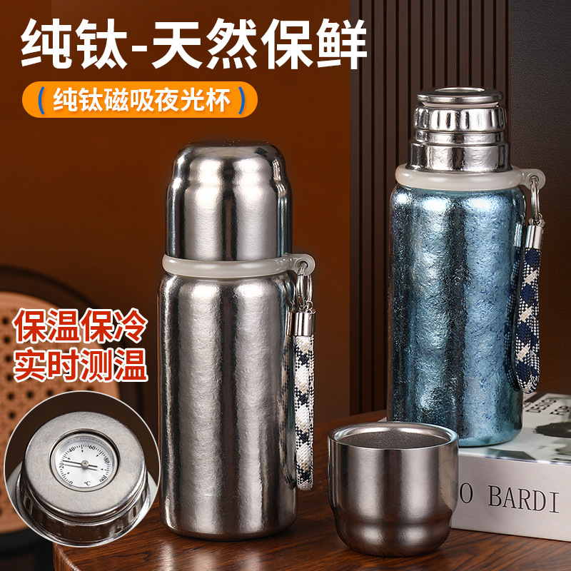 二層磁気純チタン断熱カップ、見栄えの良いポータブル茶水分離発光カップ、持ち運び用ロープ付き機械式温度表示チタンカップ|undefined