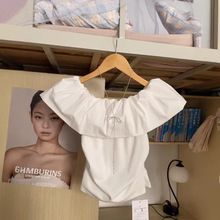 早春一字肩上衣露肩短袖t恤女夏2026新款甜美bm设计纯欲风花苞领