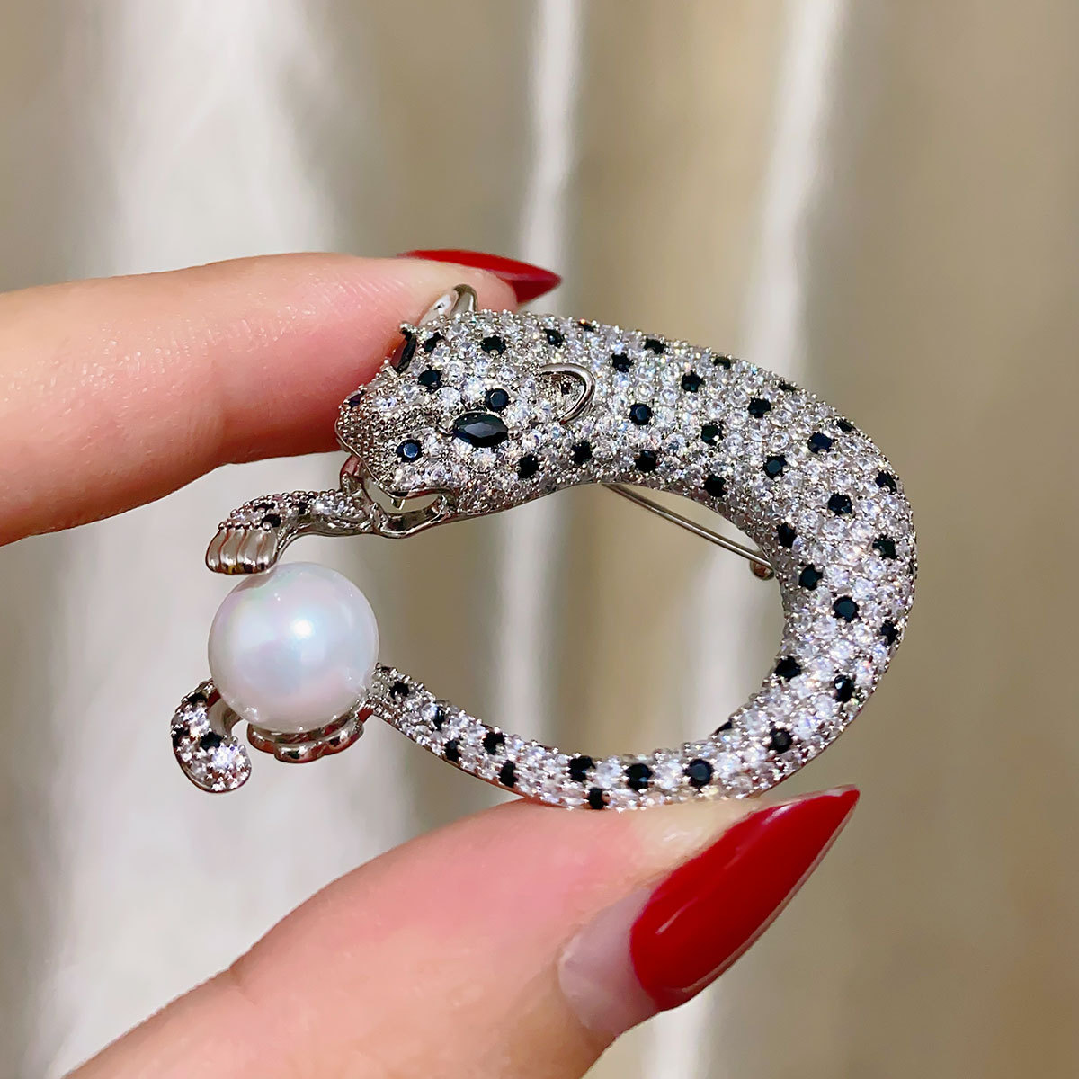 Unisex Gender Plating, Inlay Design Glam Pin Cheetah Print Copper Plating Inlay Zircon Unisex Brooches