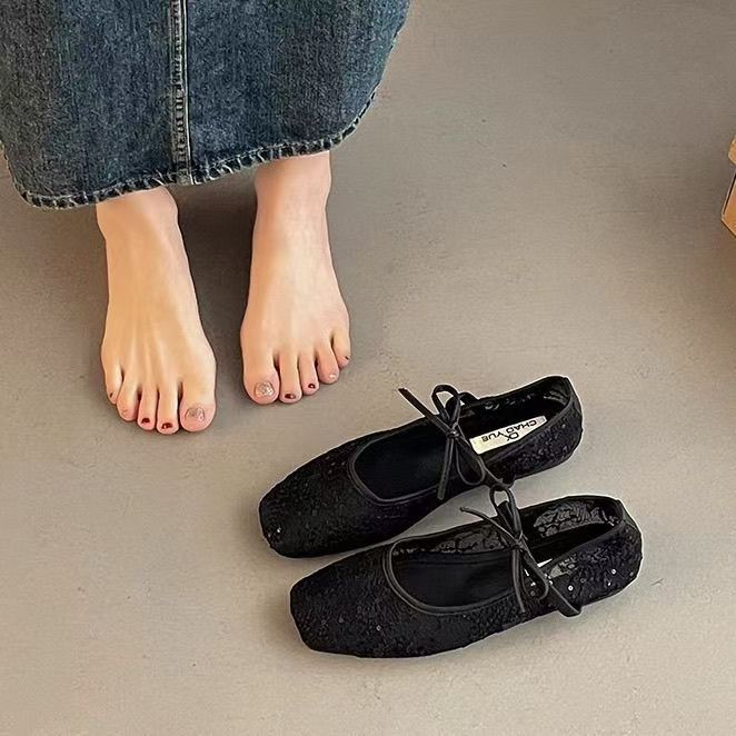 2026 zapatos de malla blanca francesa de flor plana de una sola sola mujer nuevo verano de hadas con falda suave zapatos de sol