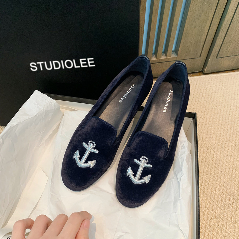 ブドウのお母さんのstudio leeのフランス式の精巧な刺繍の1足のシルクの足の底の柔らかい底の楽福の豆の靴の女性|undefined
