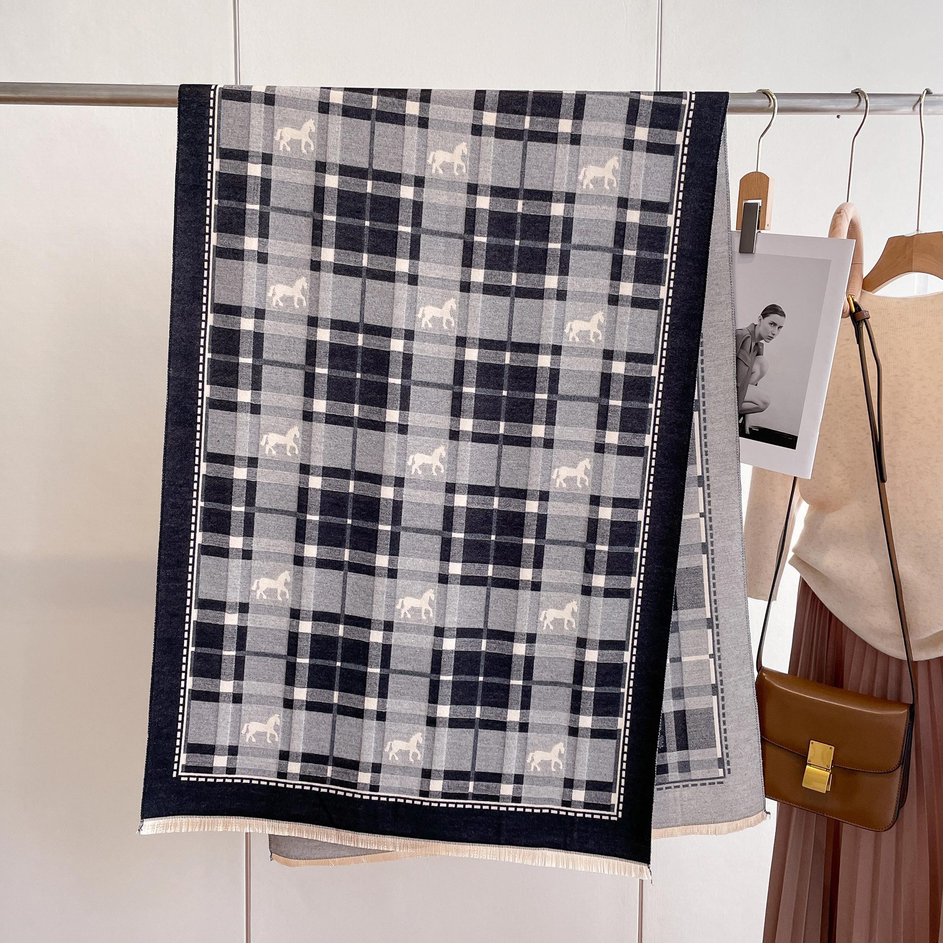 Estilo coreano pony moda estilo occidental Luz de lujo a cuadros de doble cara bufanda impresa de las mujeres otoño e invierno cálido chal engrosado bufanda