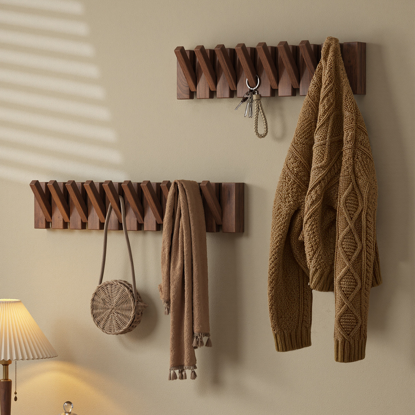 批发定制实木衣帽架墙壁挂衣架卧室入户门免打孔简易帽架展示帽托