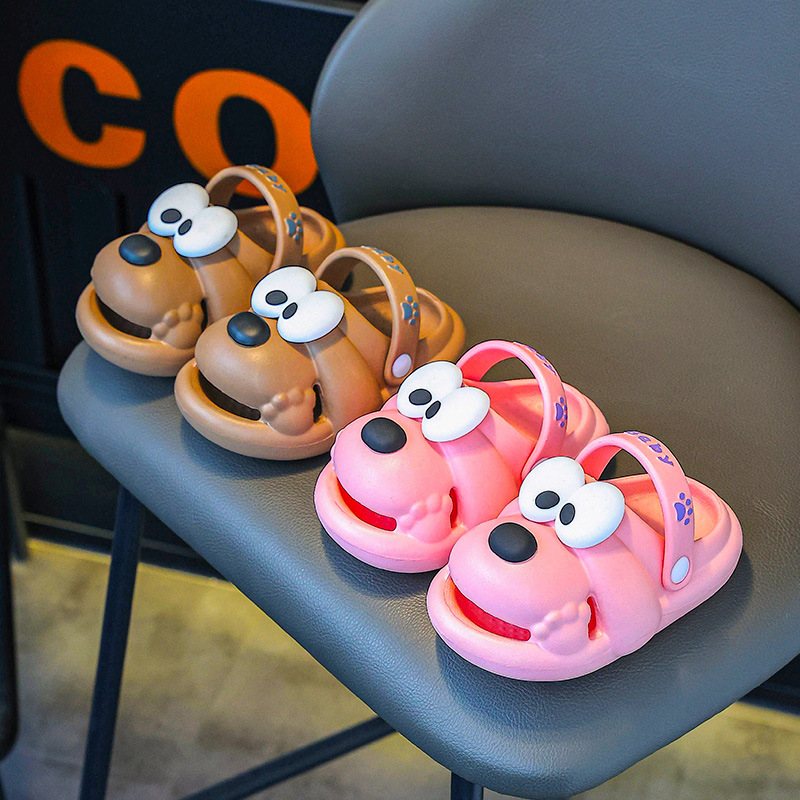 2025 nuevo interior y exterior antideslizante de fondo blando niño perro amarillo EVA agujero zapatos pueden usar sandalias lindas para niñas