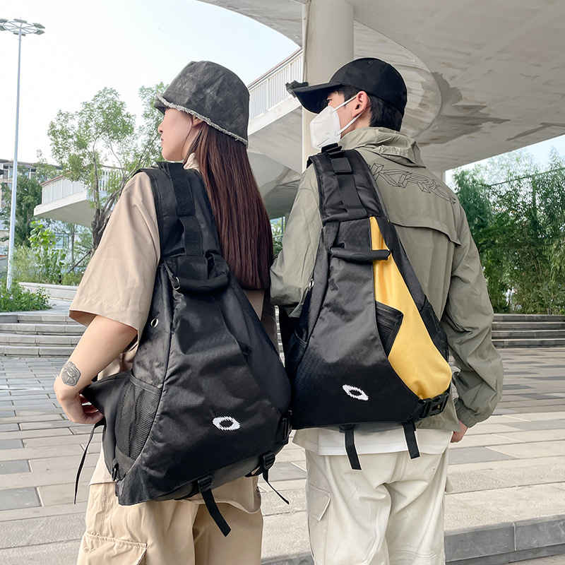 2024 새로운 야외 경량 크로스 바디 백 유행 브랜드 통근 올 매치 스포츠 배낭 자전거 라이딩 활과 화살표 가방