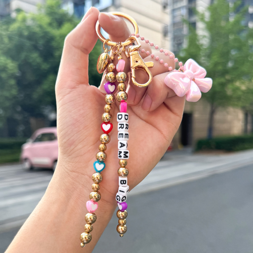 Nuevos productos transfronterizos creativos de letras de color cuerdas trenzadas llavero amor dibujos animados accesorios de diseño bolsos colgantes