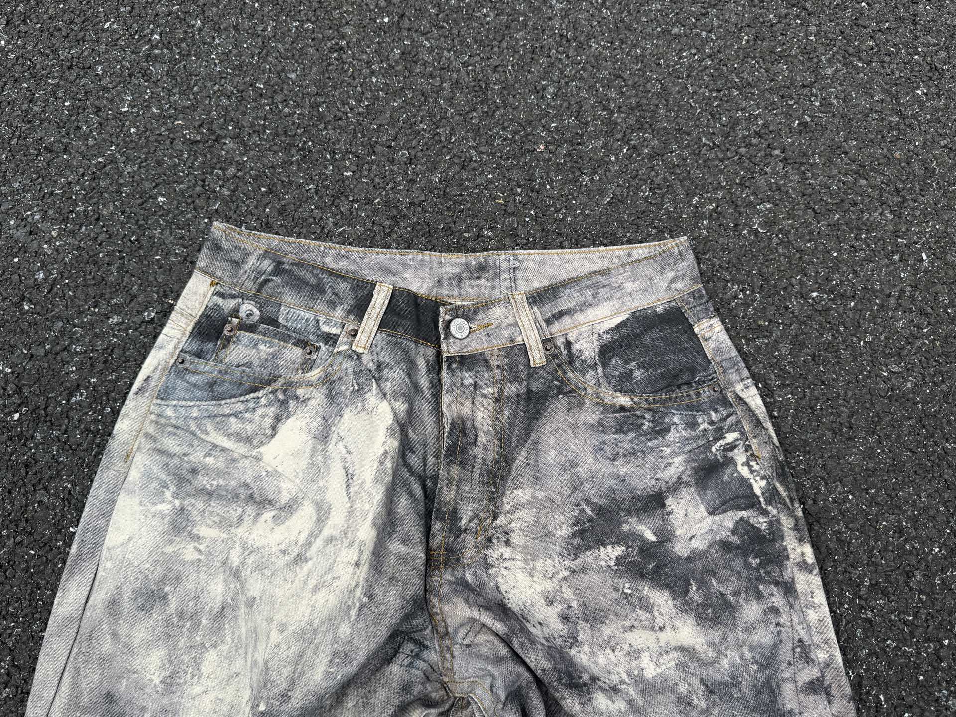 Style Oversized Washed Denim Pants – Baggy Streetwear Jeans With Ripple Effect & Distressed Detailing"_voghion.com