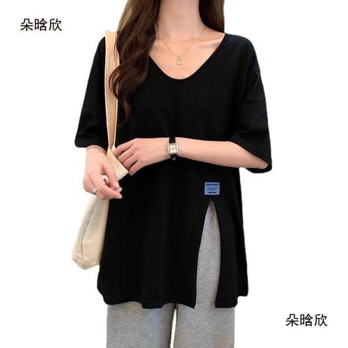 V-neck black short-sleeve t-shirt for women with side slit design, plus-size women's 2024 new summer clothing loose top for bigger sisters
