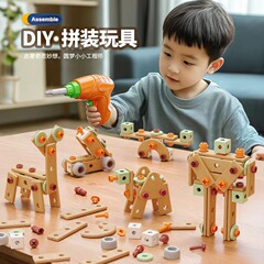 子供の知育シミュレーション修理道具箱のままごとにおもちゃのドリルを組み合わせてドライバーのナットセットをねじってクロスボーダーします。