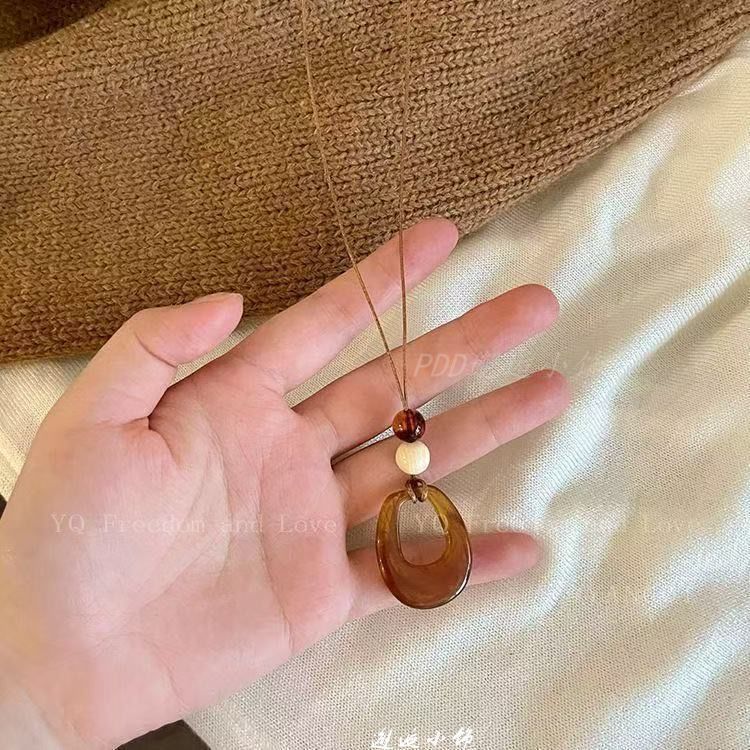 波西米亚夏日小众时髦设计感项链女树脂亚克力长款异型吊坠锁骨链|undefined
