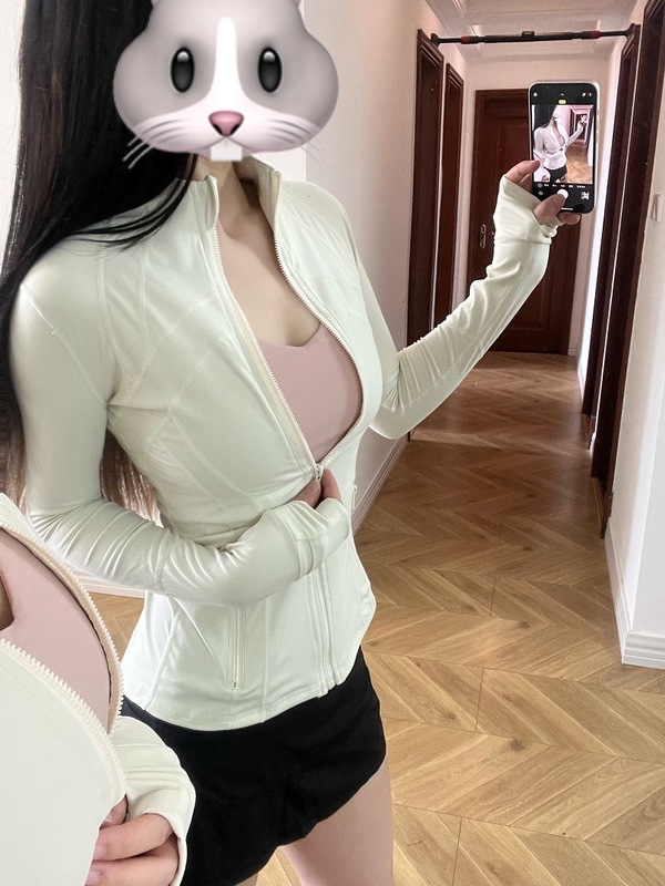 スポーツの女性の金のジッパーのシリーズのヨガの服の女性のジャケットの通気性のスポーツの上着の長袖のフィットネスの服のコート|undefined