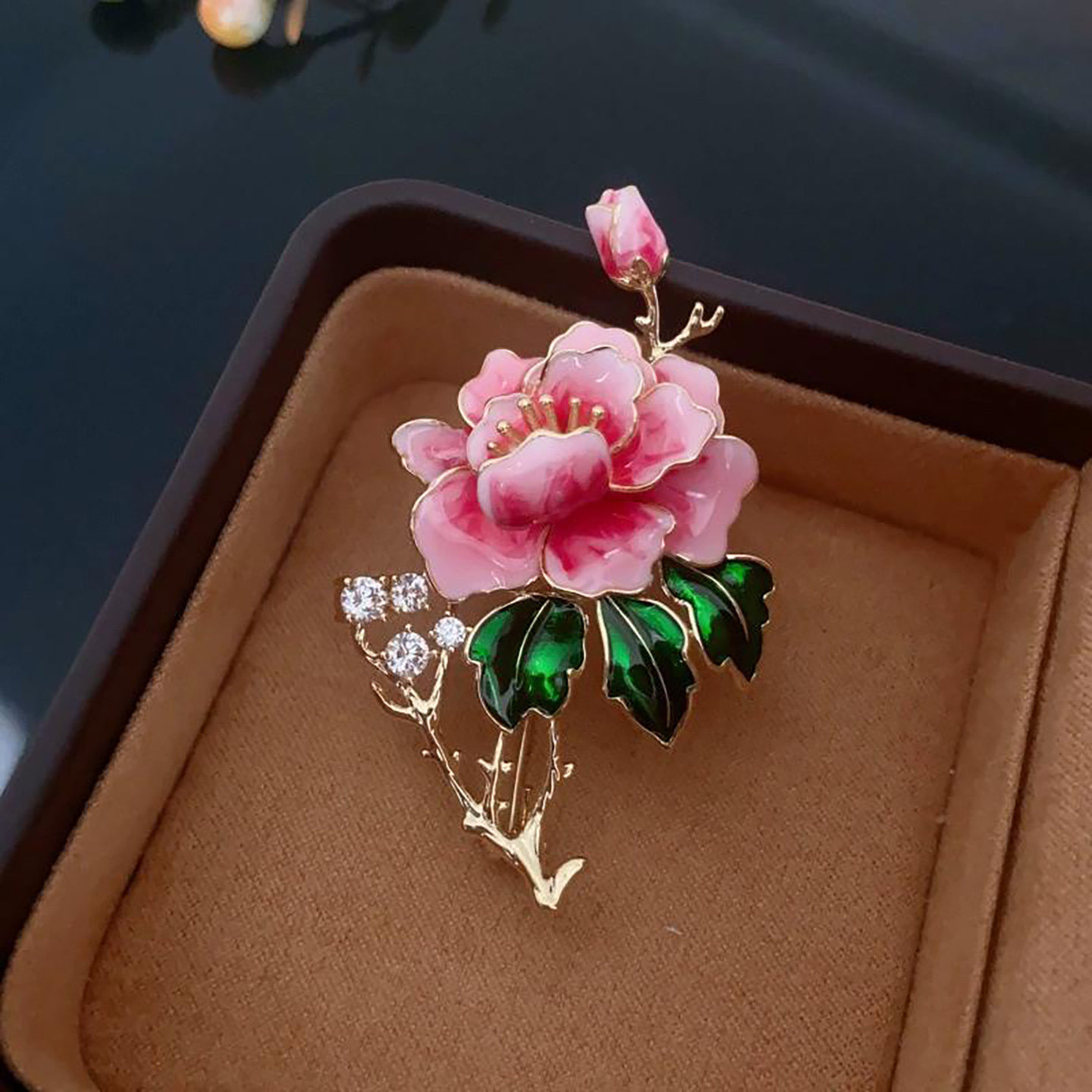 Chinese-Style Peony Brooch with a High-End Feel, Symbolizing Prosperity and Elegance, Fashionable and Versatile Enamel Pin Brooch