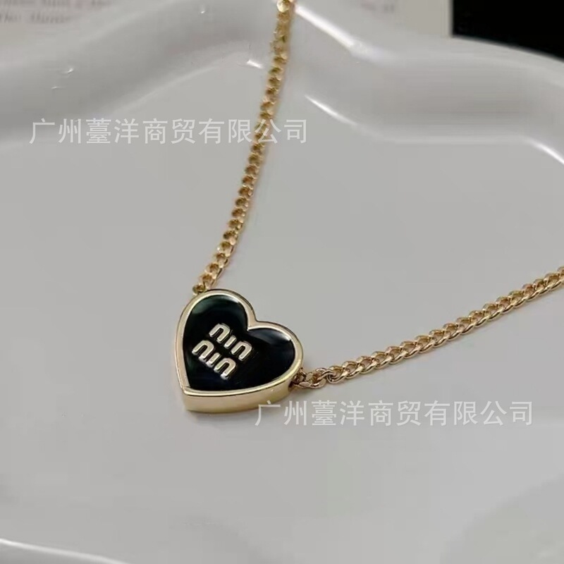 High-Quality Miu Miu Letter Enamel Heart Necklace for Women, Fashionable Candy-Colored Collarbone Chain Wholesale