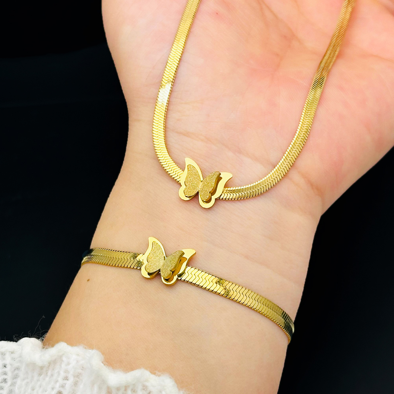 Temperamento de acero de titanio simple collar de cuchilla de mariposa mujer no desvanecer pulsera moda dorada accesorios de conjunto universal