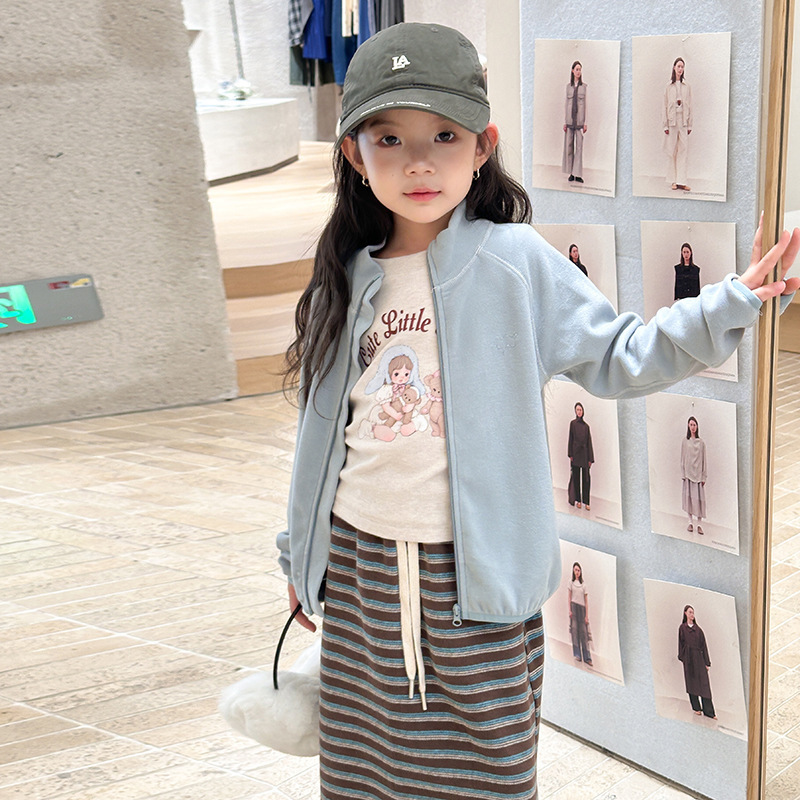 艾摩贝贝儿童2025秋冬字母连帽冲锋衣男女童保暖防水外套可加内胆|undefined