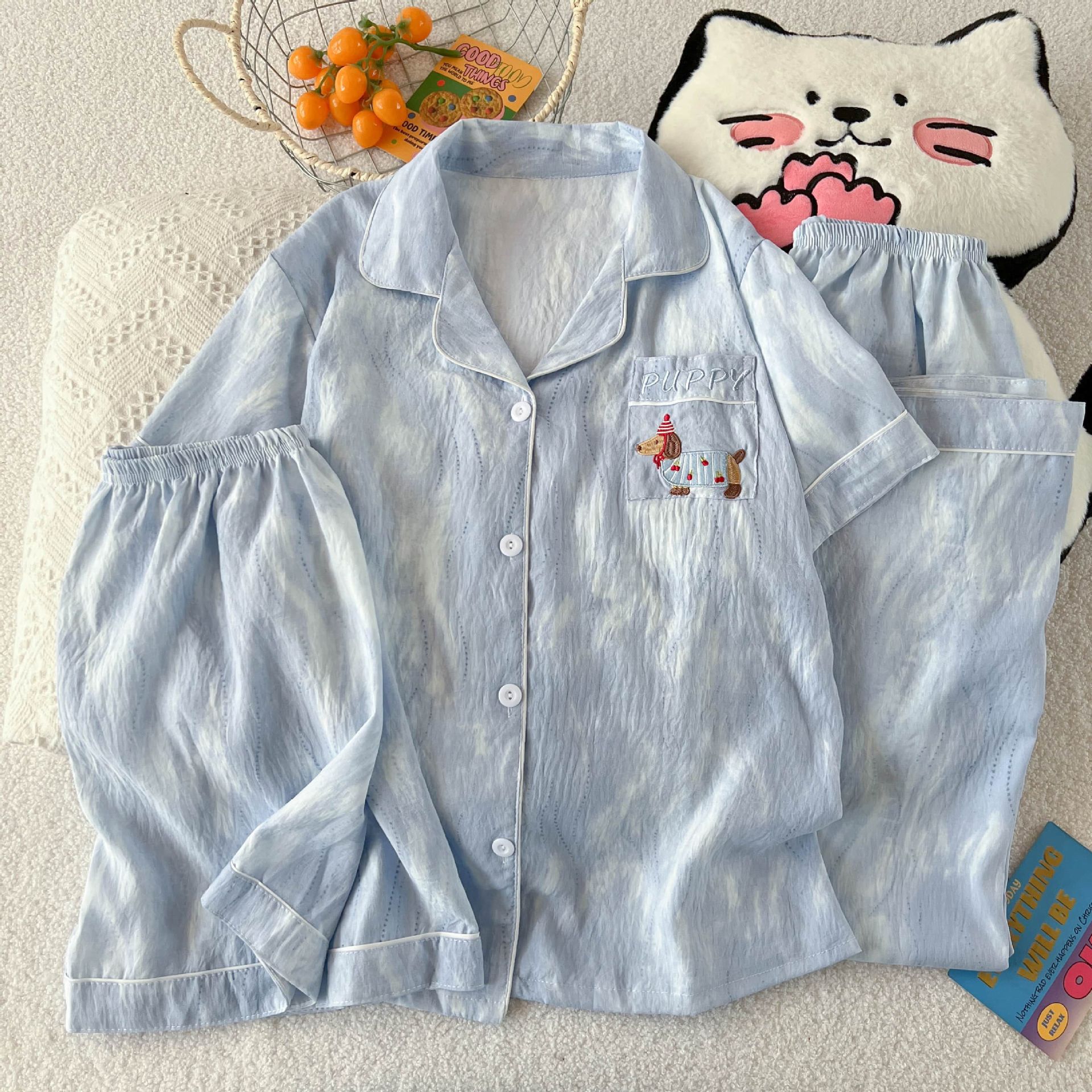 Al por mayor transfronterizo nuevo pijama de mujer tres piezas cardigan con solapa mangas cortas pantalones cortos KT gato dibujos animados cubierta de ropa doméstica