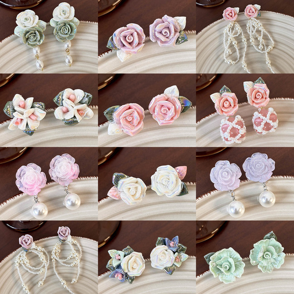 Retro elegant design three dimensional earrings