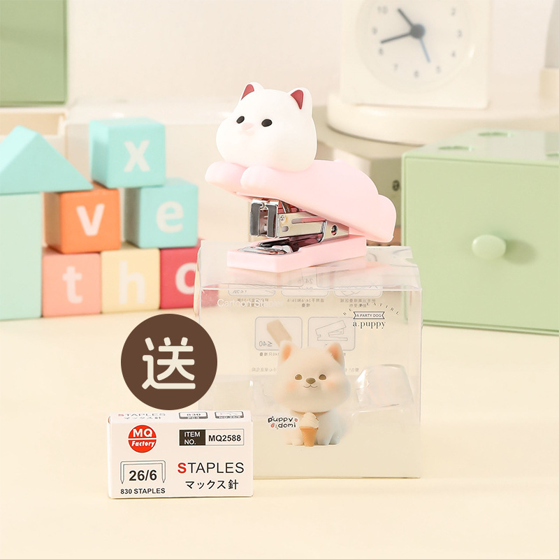 스테이플 상자가 있는 강아지 도미 핑크