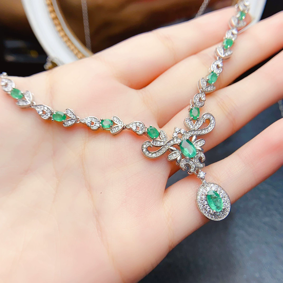 Новый натуральный изумрудный ожерелье S925 Серебряный инкрустированный камень 4*6 мм