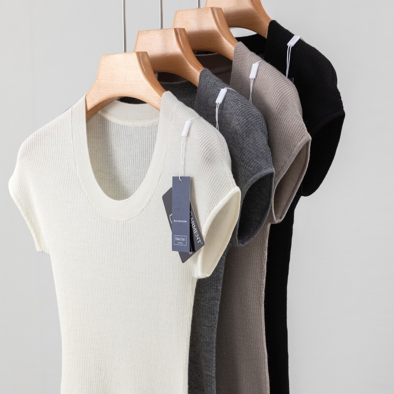 High-End Ready-To-Wear Fine-Spun 100% Wool Round-Neck Yangzi Yarn Knitted Vest for Women, Slim Fit, Sleeveless, Thin Base Layer for Commuting High-End Ready-To-Wear Fine-Spun 100% Wool Round-Neck Yangzi Yarn Knitted Vest for Women, Slim Fit, Sleeveless, Thin Base Layer for Commuting