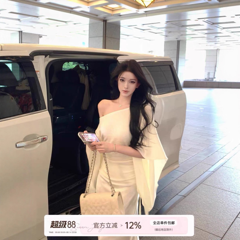 JAYKY YANG叠搭伴侣绵羊毛抽绳针织罩衫一字肩微透披肩上衣女|undefined