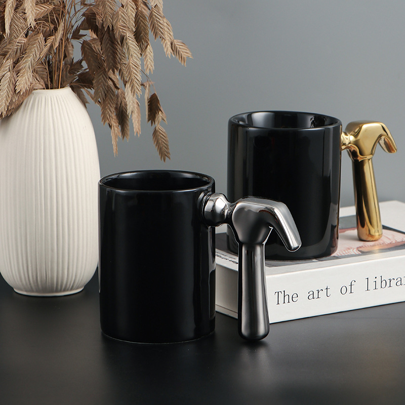 Creativo galvanizado oro y plata martillo mango taza de cerámica hardware taza logotipo publicitario regalo taza de café