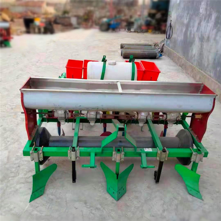 四轮车带花生播种机 起垄播种施肥覆膜一体机 种花生机器
