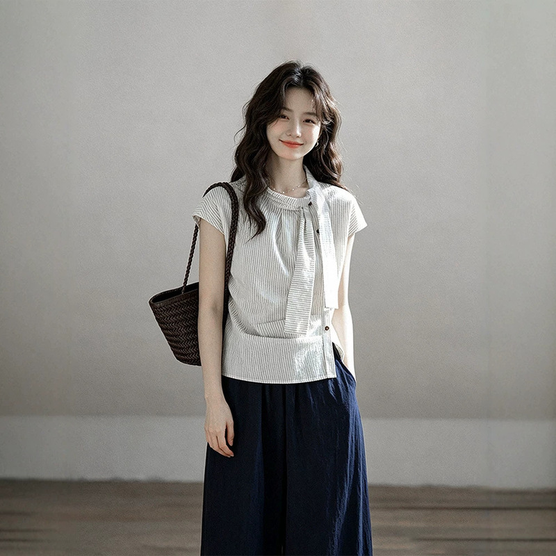 Casual Wear Vertical Striped Short-Sleeved Shirt for Women in Summer with Asymmetrical Design and Flowing Collar Raglan Sleeves Top Blouse Casual Wear Vertical Striped Short-Sleeved Shirt for Women in Summer with Asymmetrical Design and Flowing Collar Raglan Sleeves Top Blouse