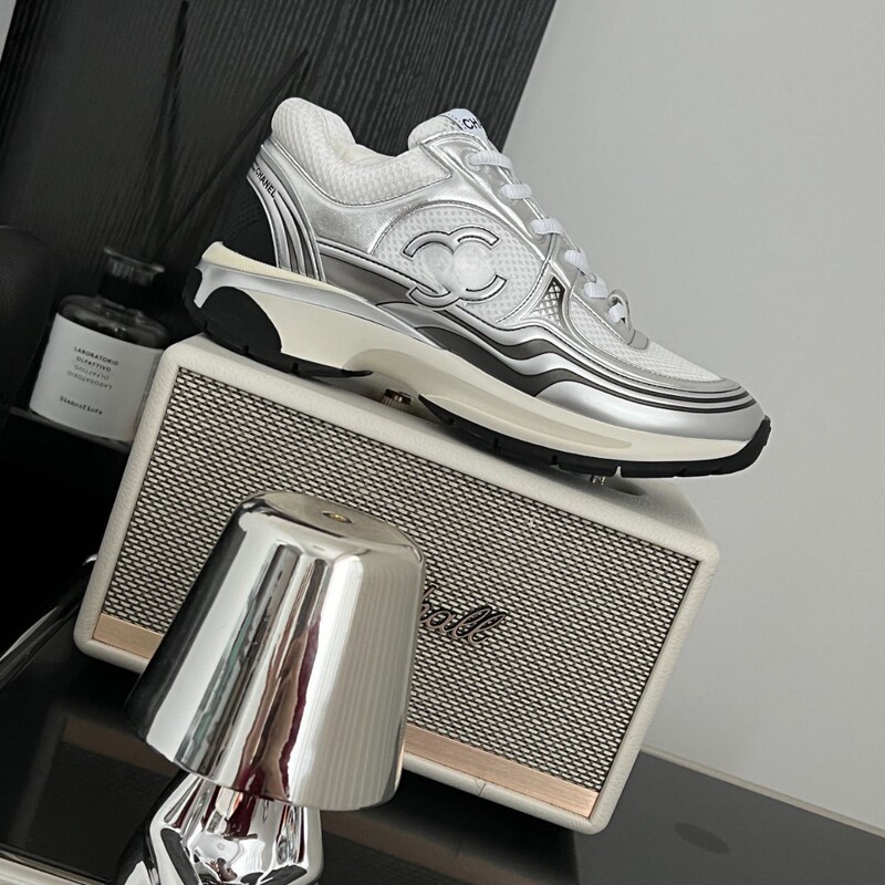 New style of small fragrant silver and gold sneakers, versatile low-top casual shoes with a thick sole, unisex New style of small fragrant silver and gold sneakers, versatile low-top casual shoes with a thick sole, unisex