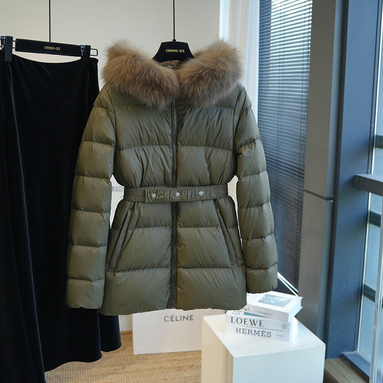 Big Sale Fox Big Fur Collar down Jacket Women's Short Waist Slim Small Style Light Luxurious White Duck down 2024 Winter 099