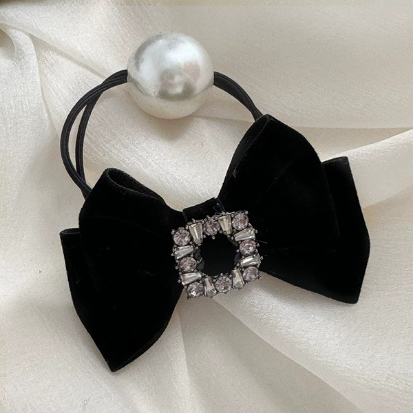 Black velvet leather band-square diamond