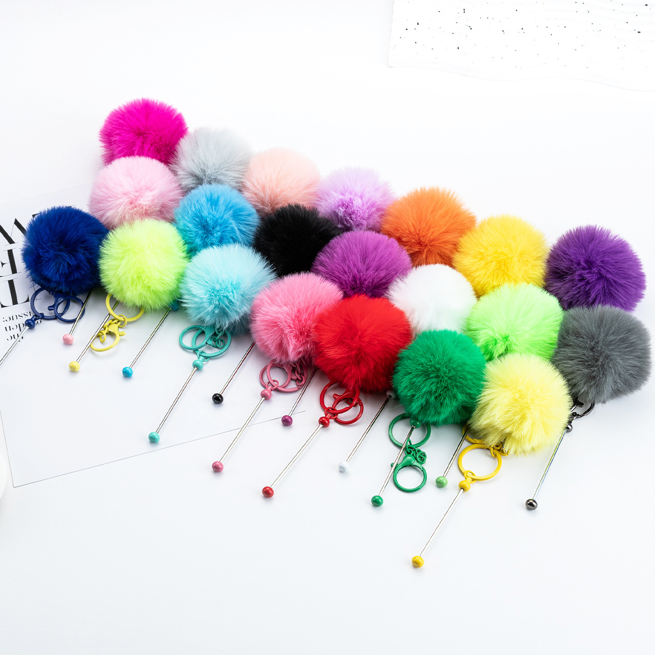 Nuevo DIY cuentas bola de peluche creativo colgante de peluche colgante de llaves de belleza corazón de peluche llaves de peluche