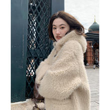 羊羔毛外套女2025秋冬宽松皮毛一体连帽牛角扣毛毛上衣