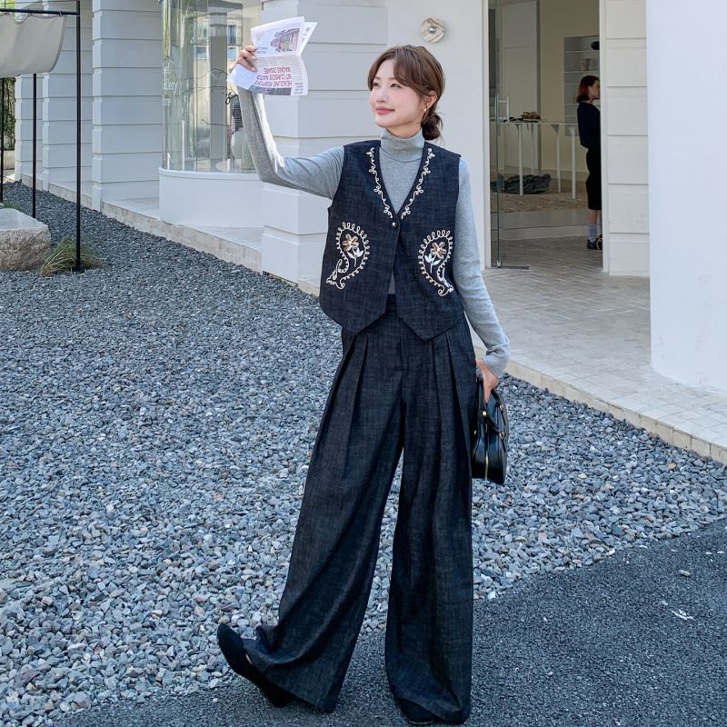 实拍老钱风刺绣马甲套装女秋季2025新款高级感打底衫阔腿裤三件套|undefined