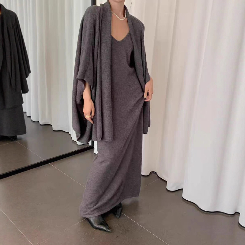Autumn New Knitted Cardigan Suit European Women's Loose Large Size Bat Sleeve Long Suspender Skirt Sweater Shawl Autumn New Knitted Cardigan Suit European Women's Loose Large Size Bat Sleeve Long Suspender Skirt Sweater Shawl