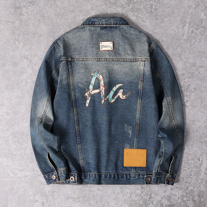 Herr denimjacka med broderi lös passform tvättad blå_voghion.com