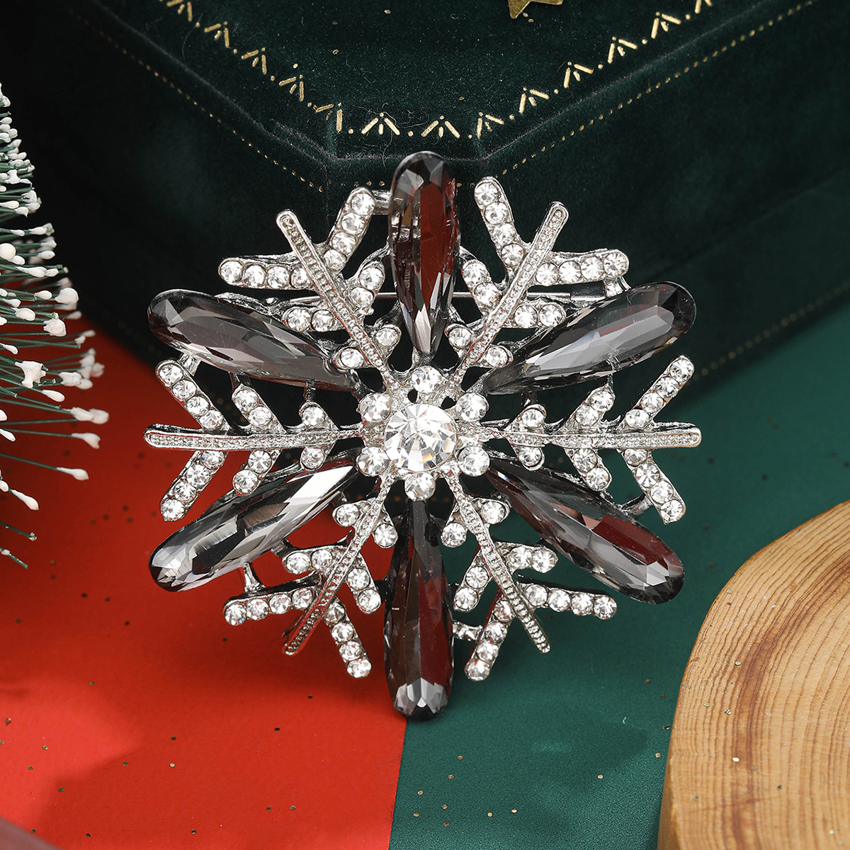 25g Weight Rhinestones Inlay Material Brooches Classification Banquet Occasion Alloy Material Snowflake Pattern All Seasons Season Women's Gender Inlay Design Elegant Style Elegant Pin Snowflake Alloy Inlay Rhinestones Women's Brooches 3