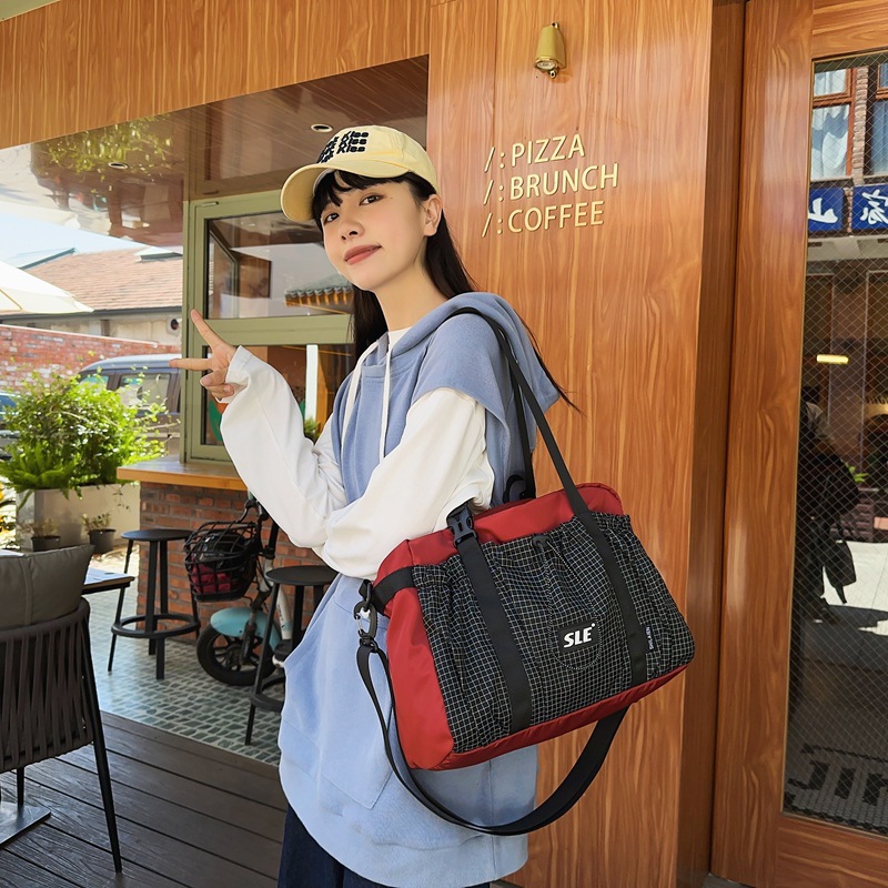 Shake sonido Marvel Tini al aire libre simple estilo de mochila de gran capacidad para hombres y mujeres de color contraste nicho de diseño de tendencia