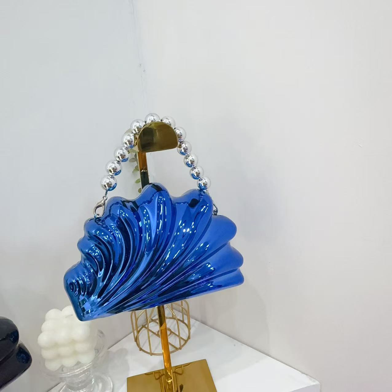 Bolsa de cena de lujo ligera transfronteriza estilo de conchas personales bolsas acrílicas perlas portátiles brillante cara de moda damas bolsas de noche