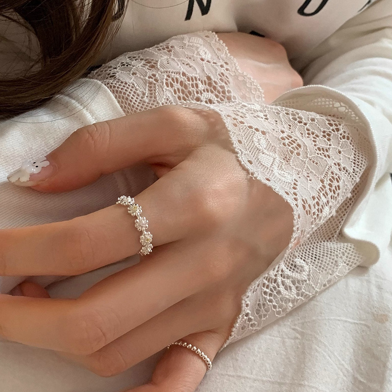 Anello di lusso con zirconi dal design floreale fresco, semplice, da indossare sull'indice, dal carattere delicato. Nuovo arrivo._voghion.com
