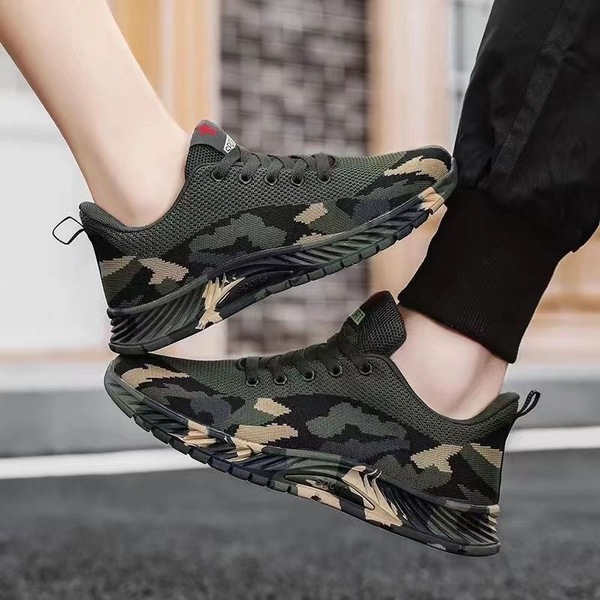 Camouflage winter sneakers for men and women outside climbing