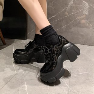 광택 있는 검정색