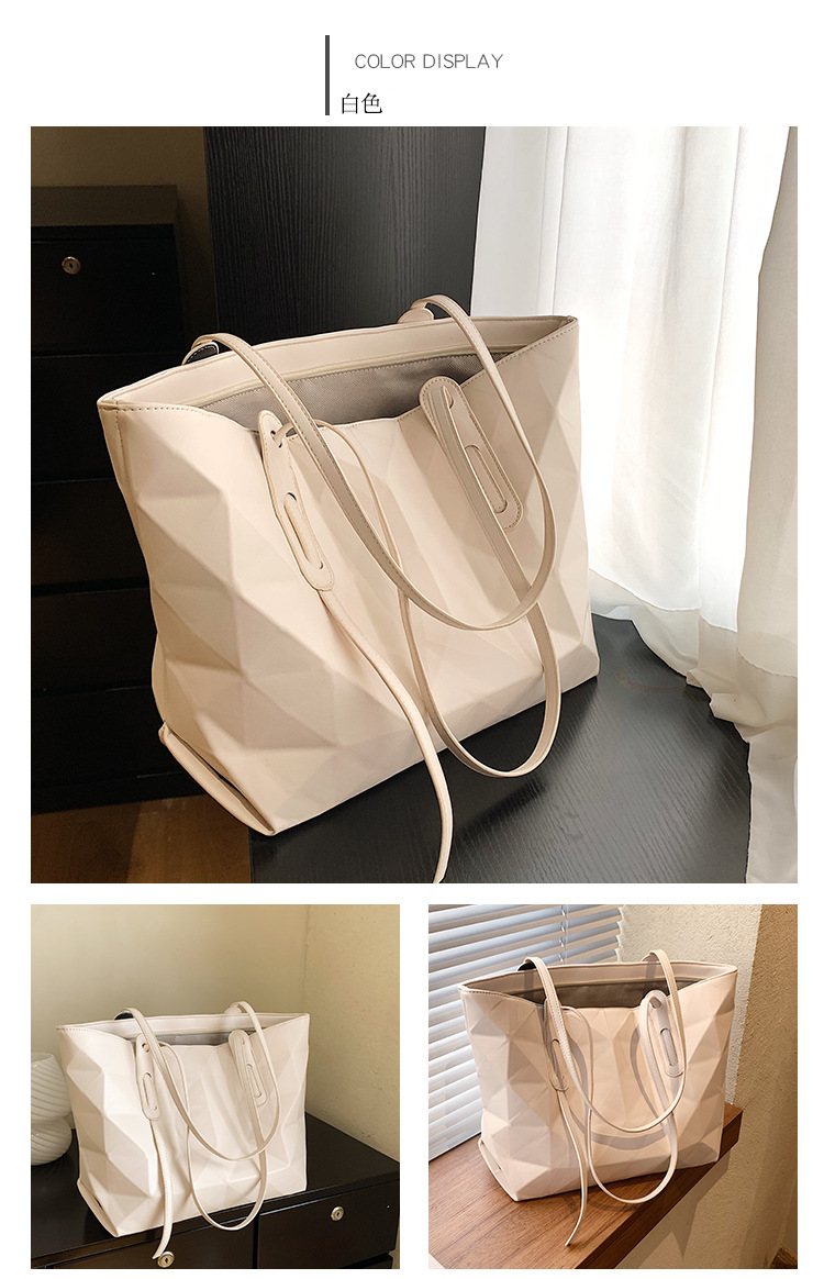 Large Bag Female Autumn And Winter Shoulder Female Bag Solid Color Rhombus Hand Bag display picture 13