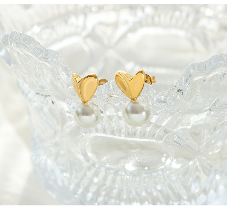 Heart Shape Pattern PVD Coated Real Gold Plated 18K Gold Heart Shape 304 Stainless Steel Retro Waterproof Non Tarnish Ear Studs